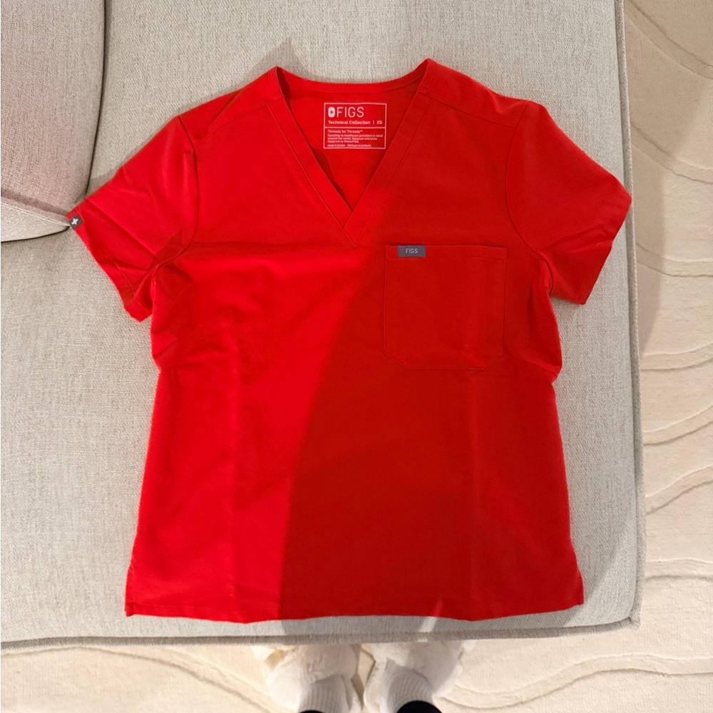 FIGS Scrub Top XS Catarina Hibiscus Red V-Neck EUC